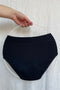 Produktová fotografia menštruačných nohavičiek pre dievčatá. Zadná strana.