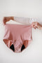 Produktová fotografia modelu menštruačných nohavičiek Ružové do pása - pohľad spredu.